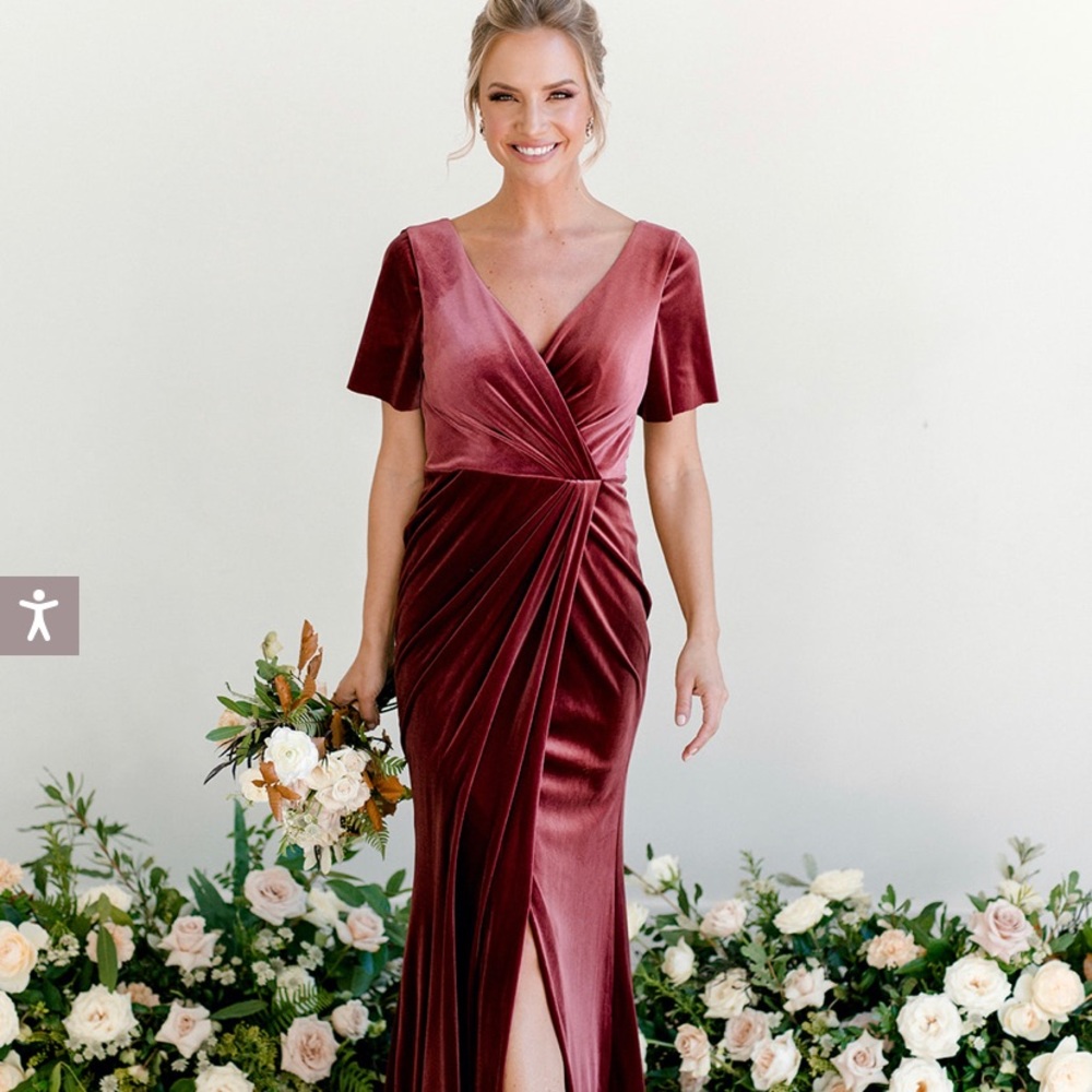 Revelry Giselle Dress in Emerald Velvet
